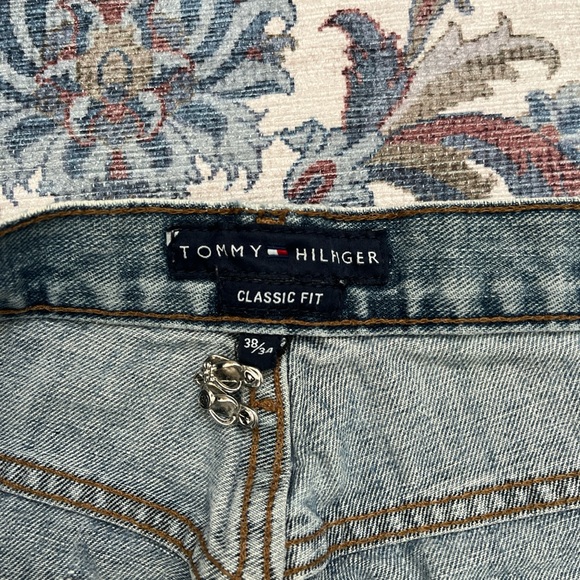 Vintage 2000’s Tommy Hilfiger Men's Light Blue Distressed Jeans - Picture 6 of 8